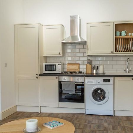 Stylish Apartment Close To Gloucester Quays & Docks Екстер'єр фото