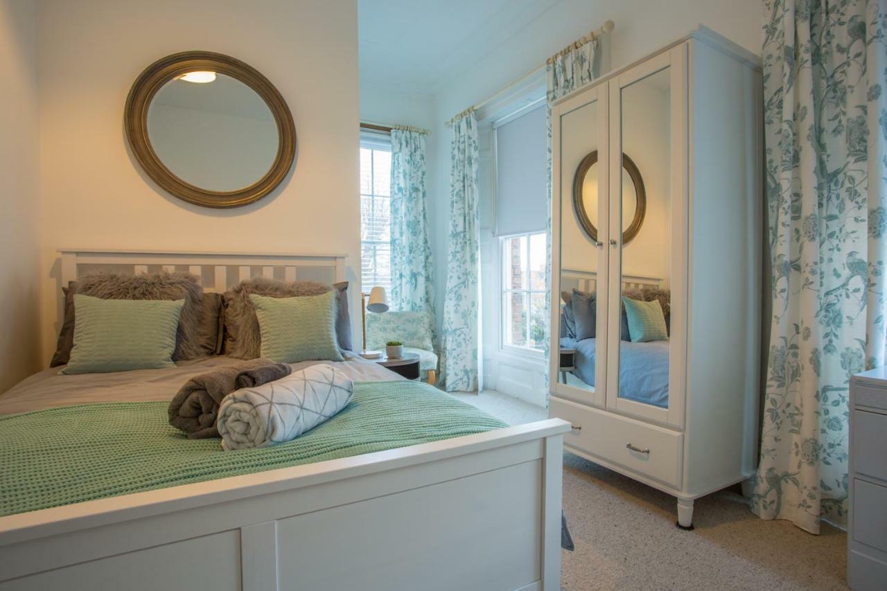 Stylish Apartment Close To Gloucester Quays & Docks Екстер'єр фото